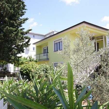 Two Bedroom Apartment, Nice Neighborhood, Free Parking, Wifi Πούλα Εξωτερικό φωτογραφία