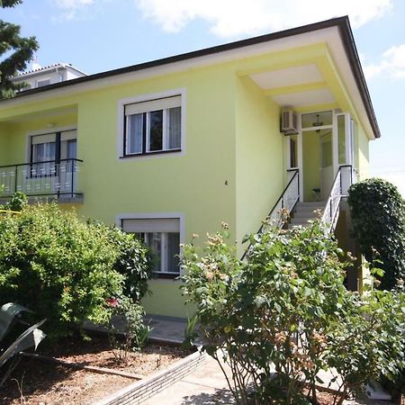Two Bedroom Apartment, Nice Neighborhood, Free Parking, Wifi Πούλα Εξωτερικό φωτογραφία