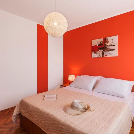 Two Bedroom Apartment, Nice Neighborhood, Free Parking, Wifi Πούλα Εξωτερικό φωτογραφία
