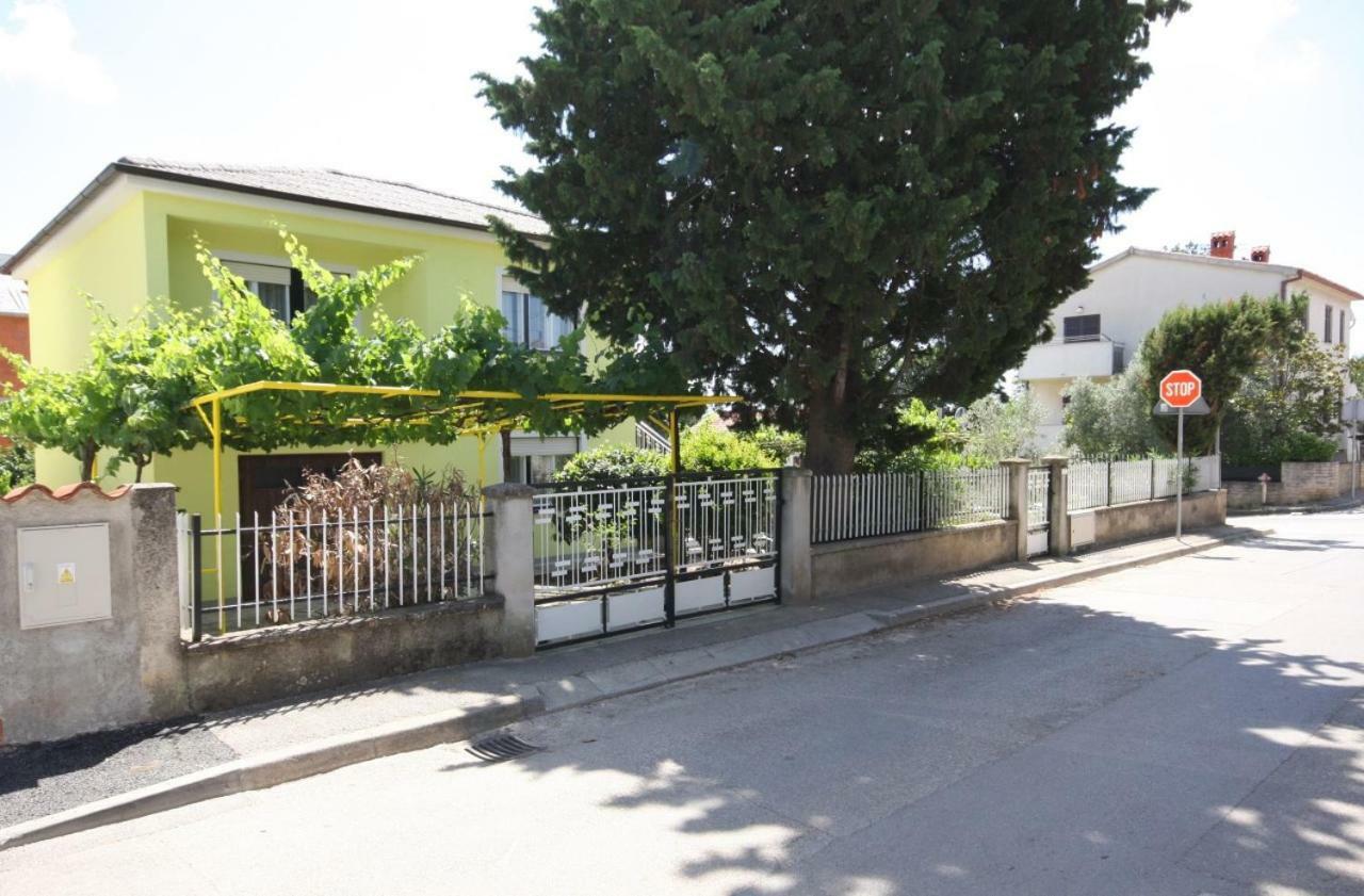 Two Bedroom Apartment, Nice Neighborhood, Free Parking, Wifi Πούλα Εξωτερικό φωτογραφία
