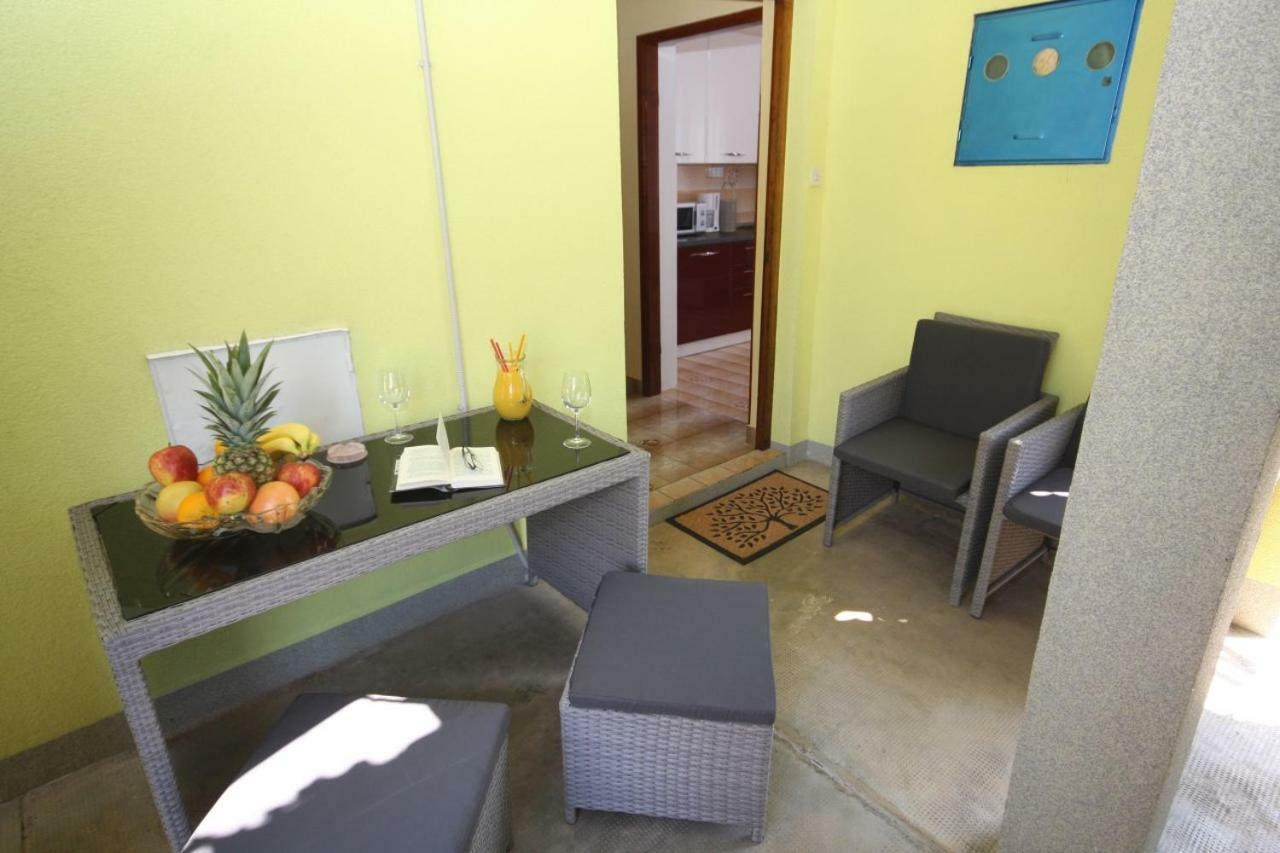 Two Bedroom Apartment, Nice Neighborhood, Free Parking, Wifi Πούλα Εξωτερικό φωτογραφία