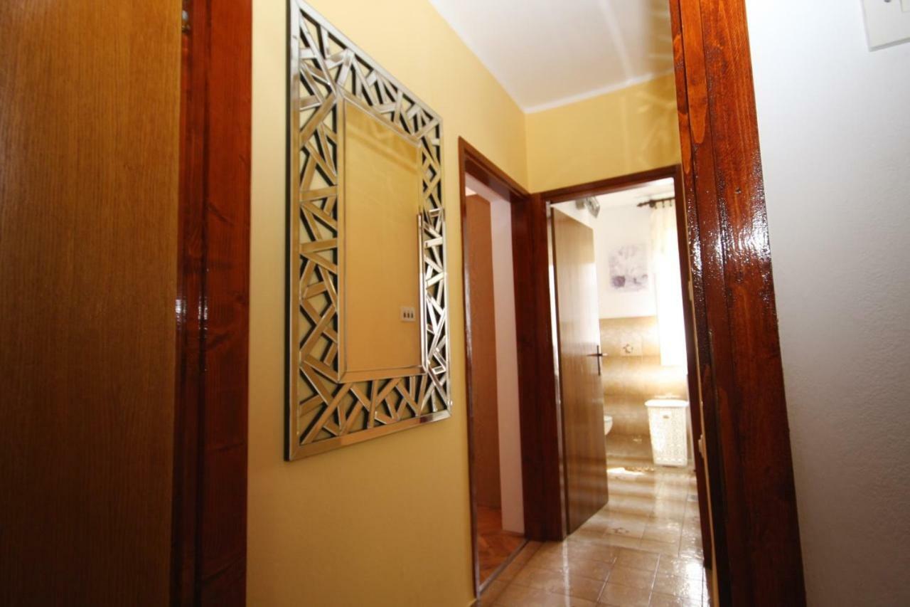 Two Bedroom Apartment, Nice Neighborhood, Free Parking, Wifi Πούλα Εξωτερικό φωτογραφία