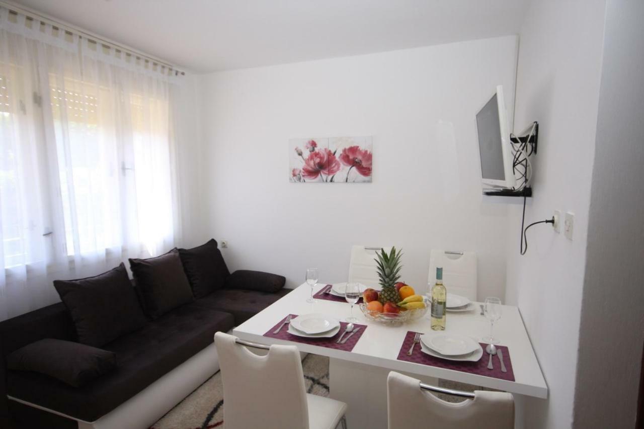 Two Bedroom Apartment, Nice Neighborhood, Free Parking, Wifi Πούλα Εξωτερικό φωτογραφία