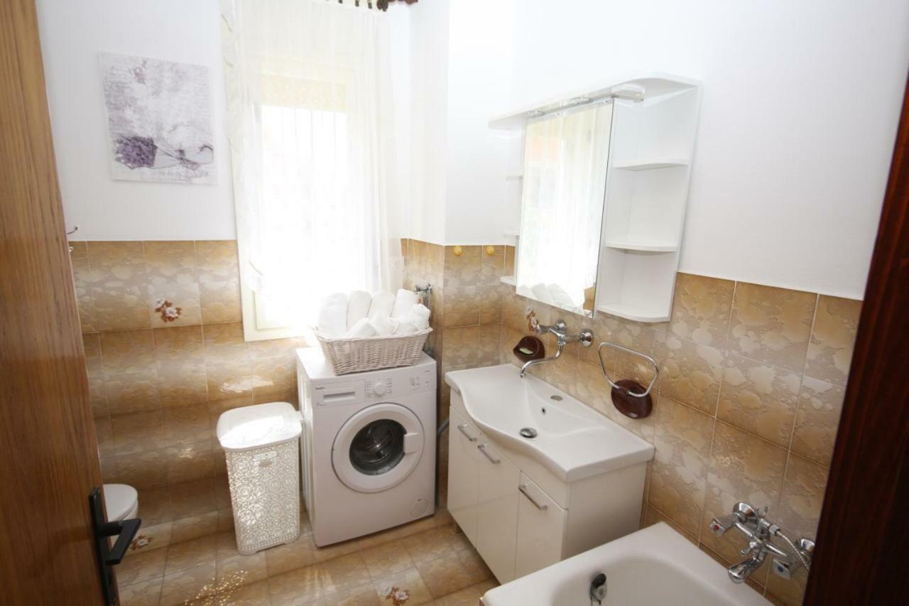 Two Bedroom Apartment, Nice Neighborhood, Free Parking, Wifi Πούλα Εξωτερικό φωτογραφία
