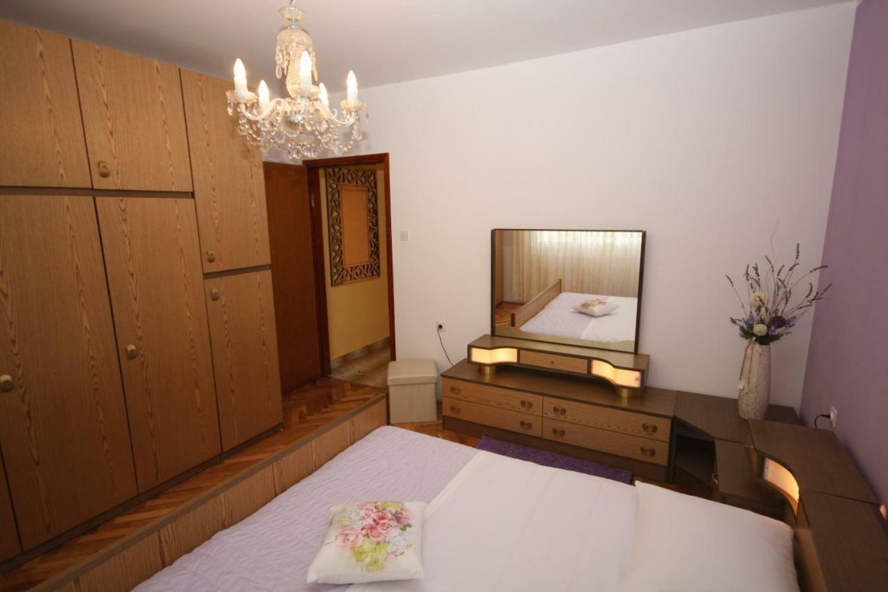 Two Bedroom Apartment, Nice Neighborhood, Free Parking, Wifi Πούλα Εξωτερικό φωτογραφία
