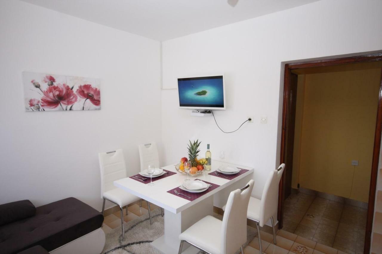 Two Bedroom Apartment, Nice Neighborhood, Free Parking, Wifi Πούλα Εξωτερικό φωτογραφία