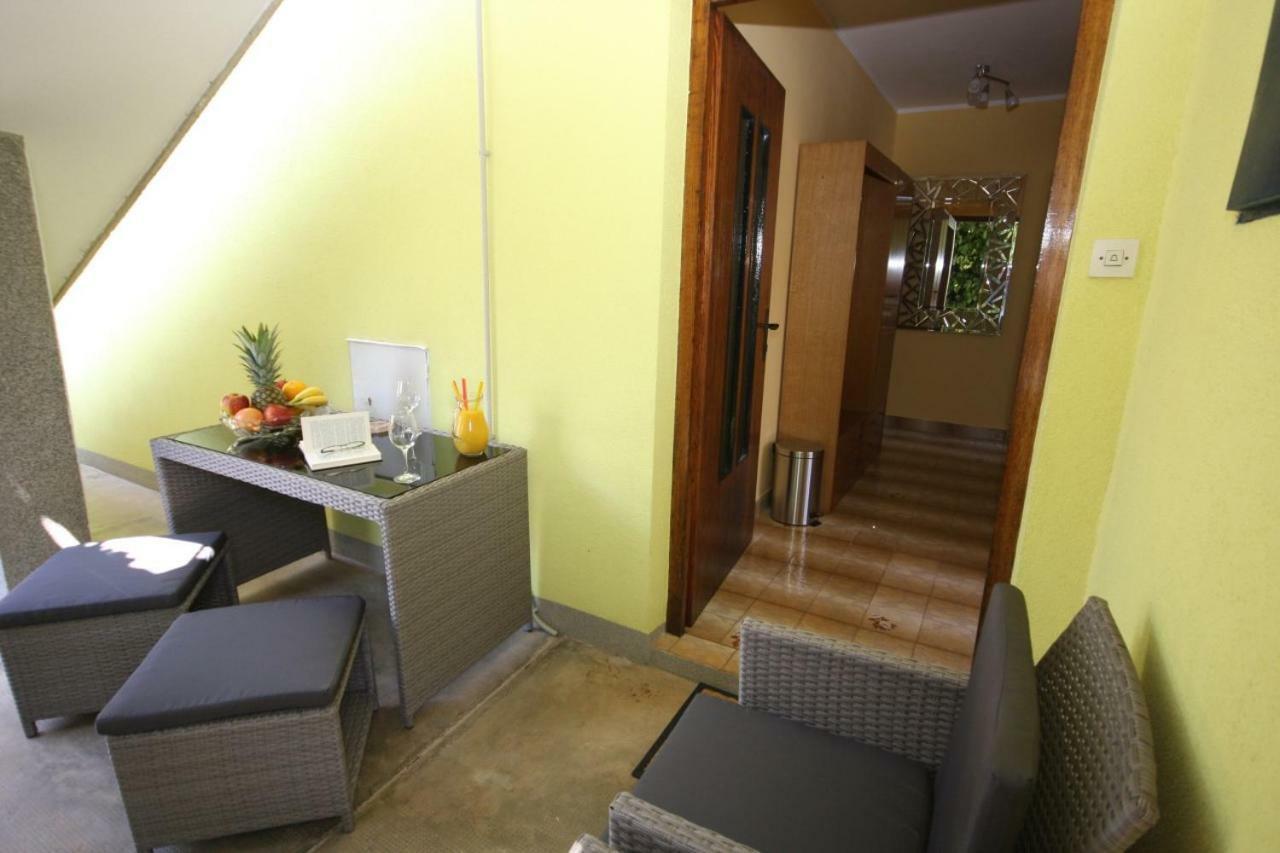 Two Bedroom Apartment, Nice Neighborhood, Free Parking, Wifi Πούλα Εξωτερικό φωτογραφία
