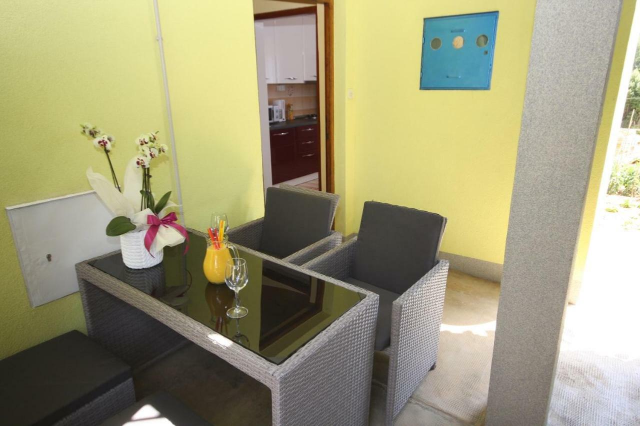Two Bedroom Apartment, Nice Neighborhood, Free Parking, Wifi Πούλα Εξωτερικό φωτογραφία