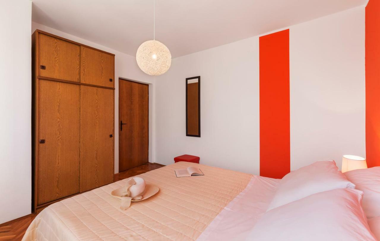 Two Bedroom Apartment, Nice Neighborhood, Free Parking, Wifi Πούλα Εξωτερικό φωτογραφία