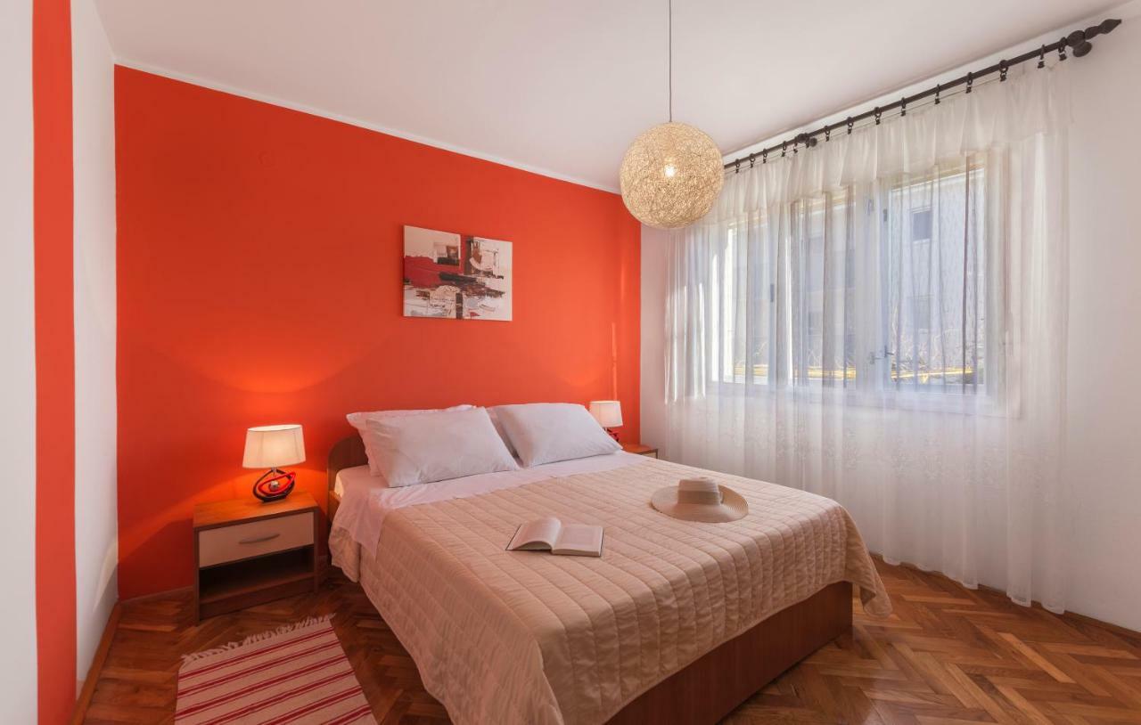 Two Bedroom Apartment, Nice Neighborhood, Free Parking, Wifi Πούλα Εξωτερικό φωτογραφία