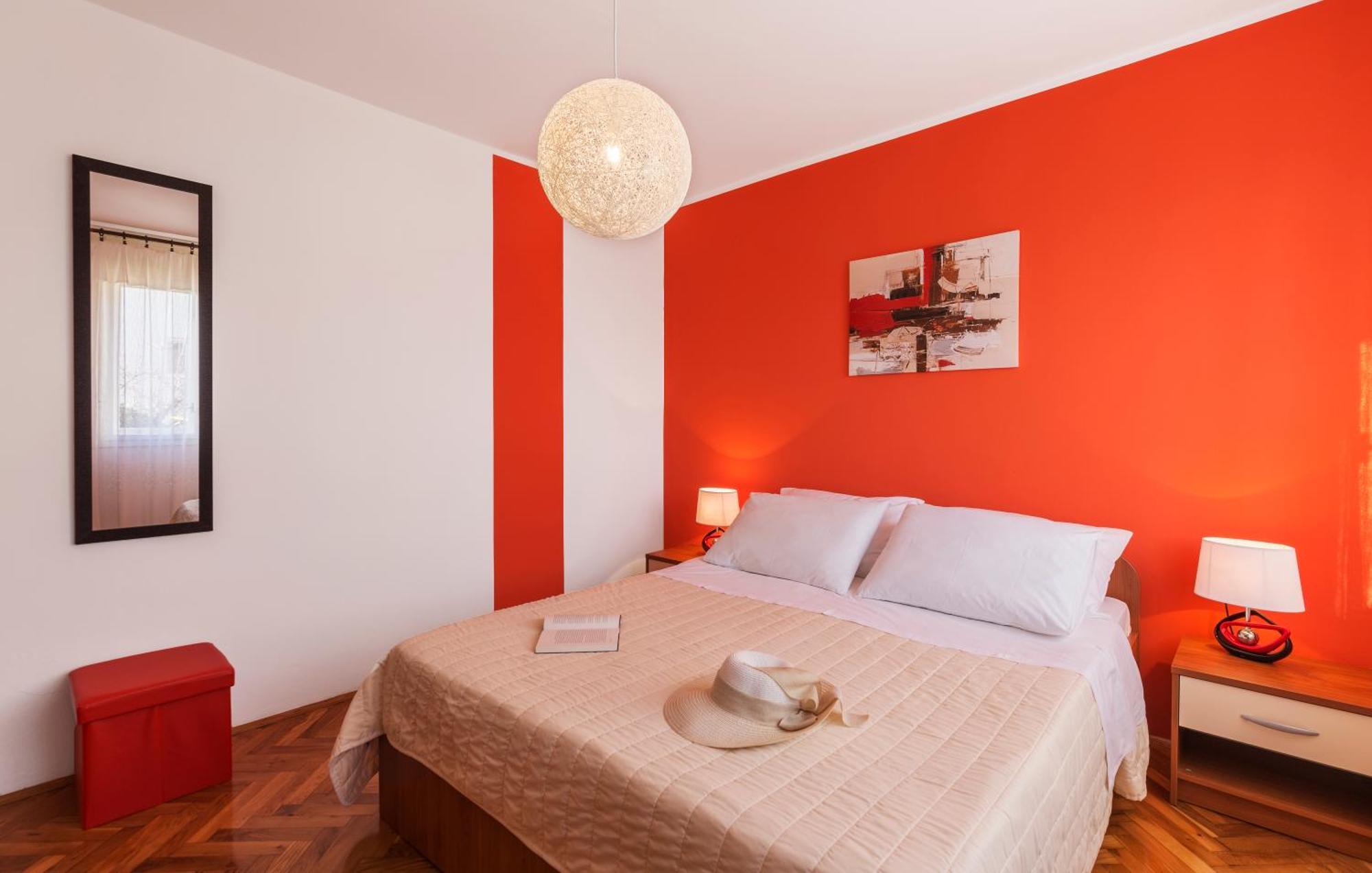 Two Bedroom Apartment, Nice Neighborhood, Free Parking, Wifi Πούλα Εξωτερικό φωτογραφία
