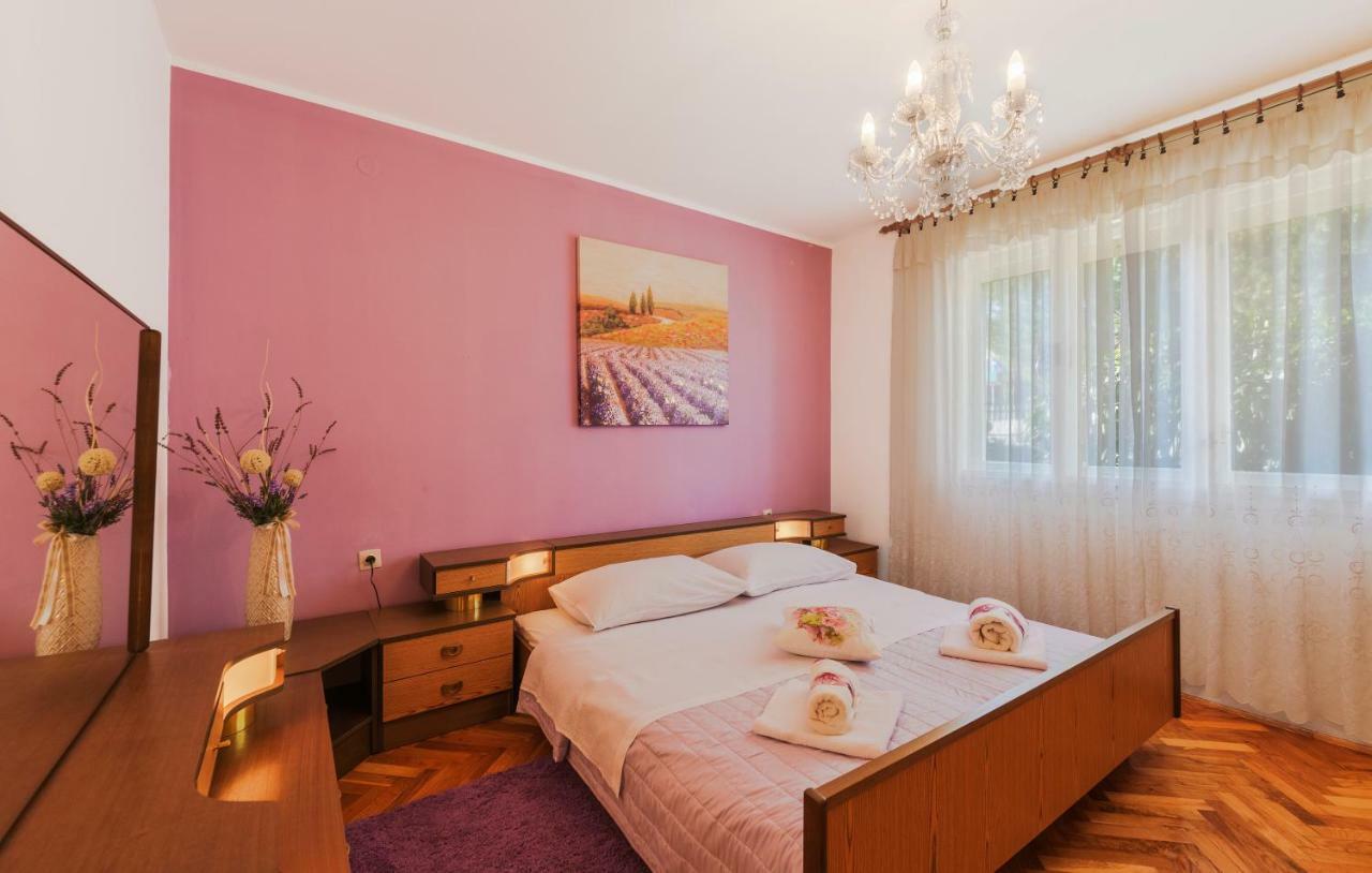 Two Bedroom Apartment, Nice Neighborhood, Free Parking, Wifi Πούλα Εξωτερικό φωτογραφία