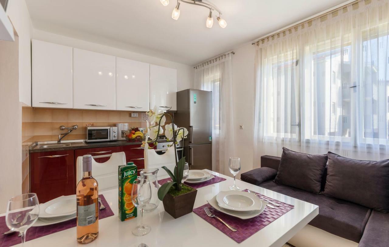 Two Bedroom Apartment, Nice Neighborhood, Free Parking, Wifi Πούλα Εξωτερικό φωτογραφία