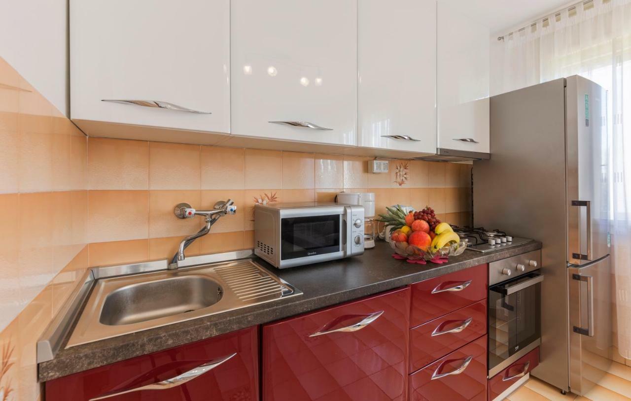 Two Bedroom Apartment, Nice Neighborhood, Free Parking, Wifi Πούλα Εξωτερικό φωτογραφία