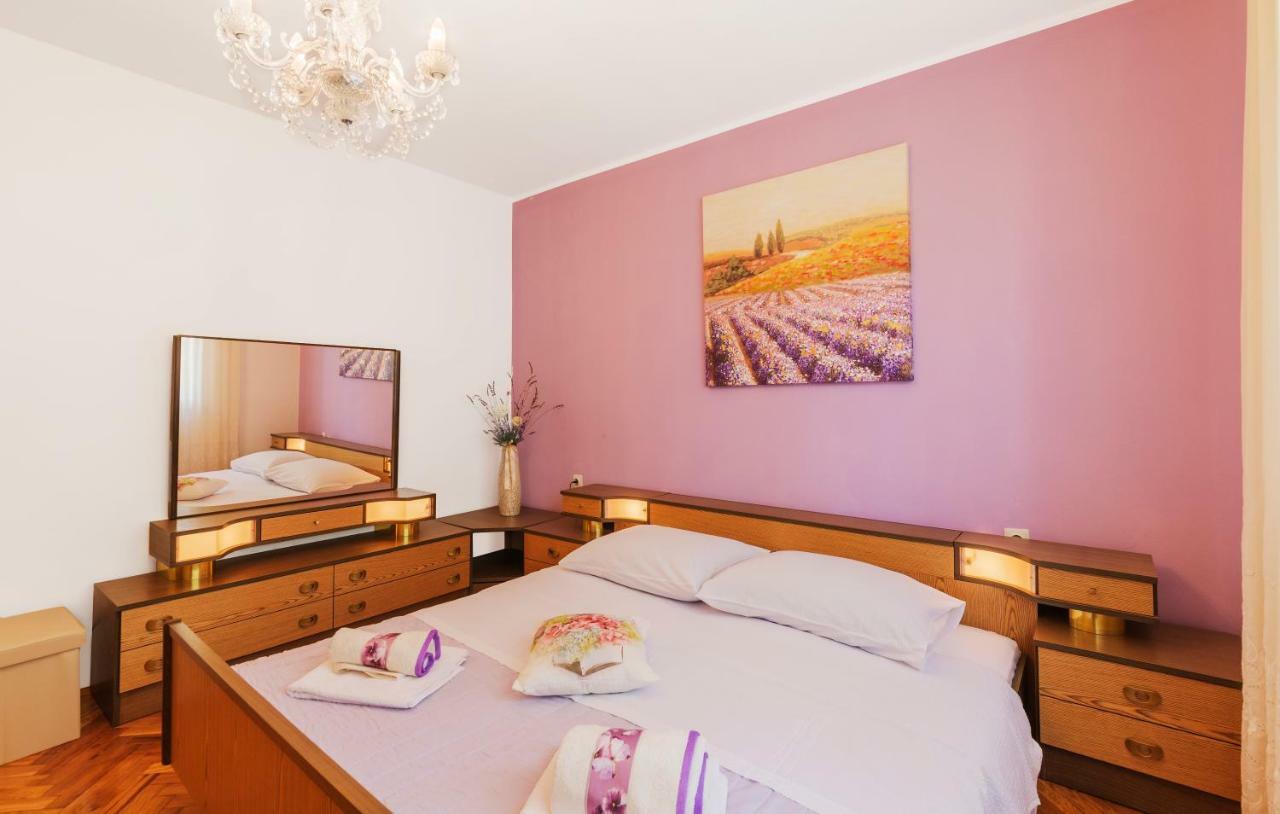 Two Bedroom Apartment, Nice Neighborhood, Free Parking, Wifi Πούλα Εξωτερικό φωτογραφία