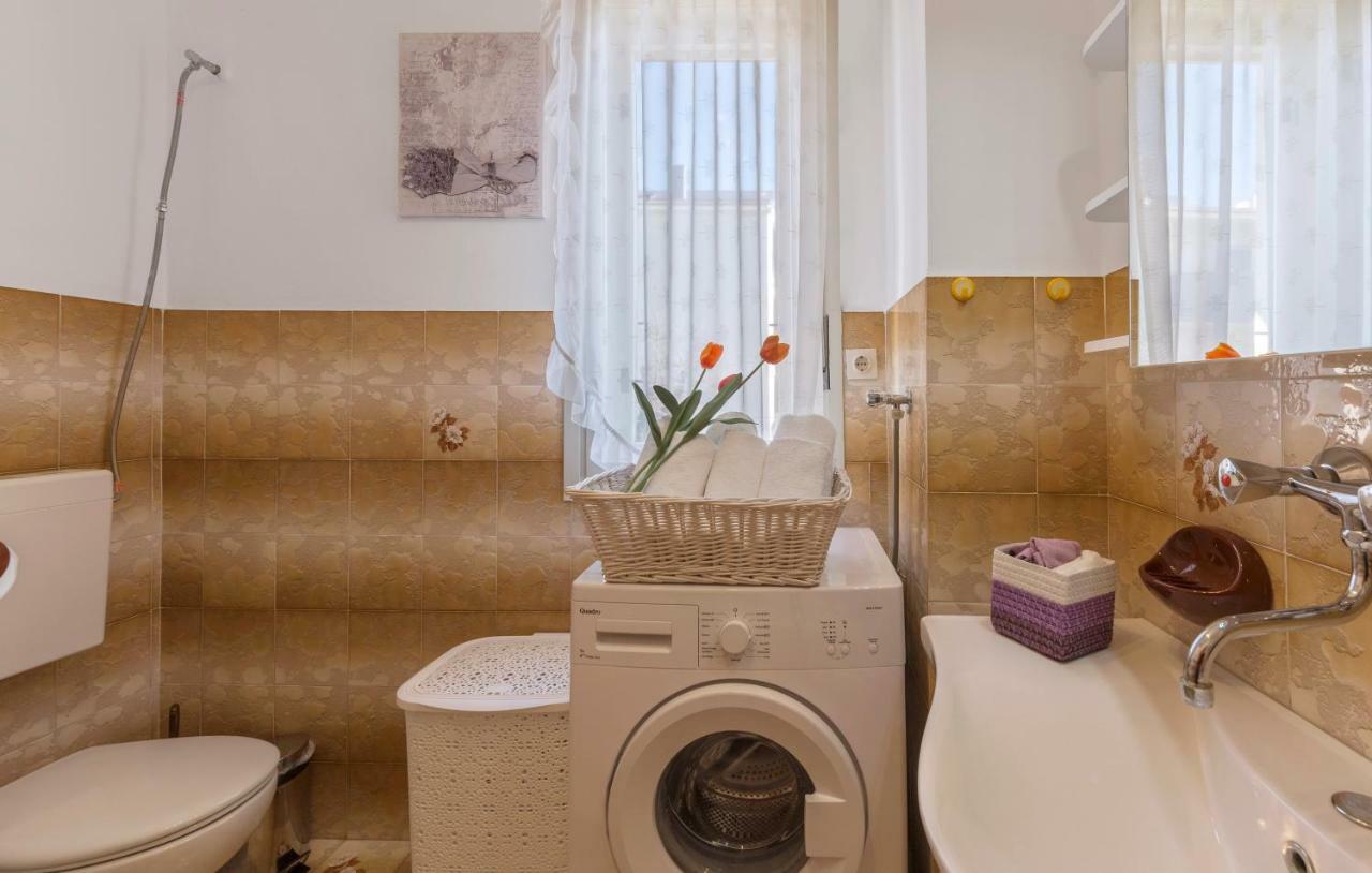 Two Bedroom Apartment, Nice Neighborhood, Free Parking, Wifi Πούλα Εξωτερικό φωτογραφία